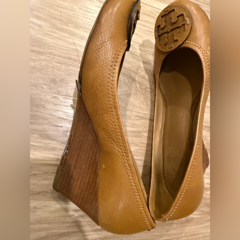 Tory Burch Sally Wedge Pebbled Leather - Tan - Picture 2 of 6